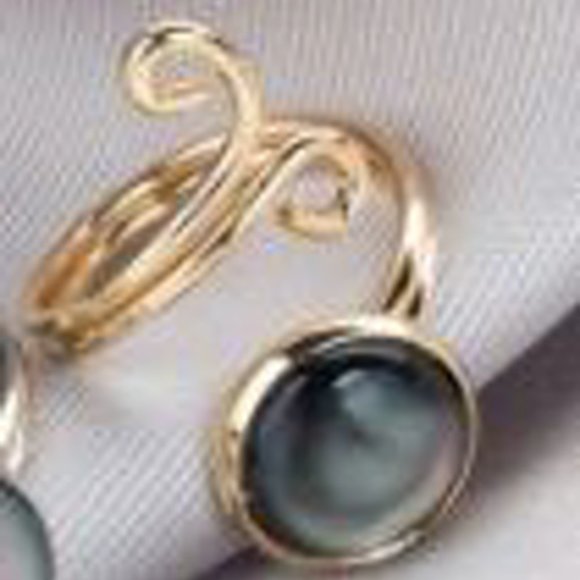 Gold and Black Stone adjustable fashion ring - Picture 3 of 4